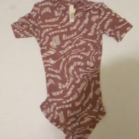 Skims raspberry swirl thong body suit nwot size xs - Picture 4 of 6